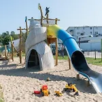 Apartment 657, Seepark *